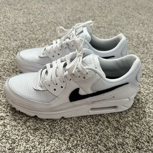 Black/ White Women’s Nike Air Max 90